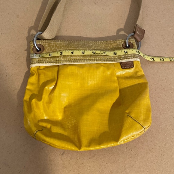 Fossil Key-Per Crossbody Bag. Yellow - Picture 3 of 10